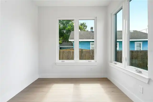 Listing Photo 11