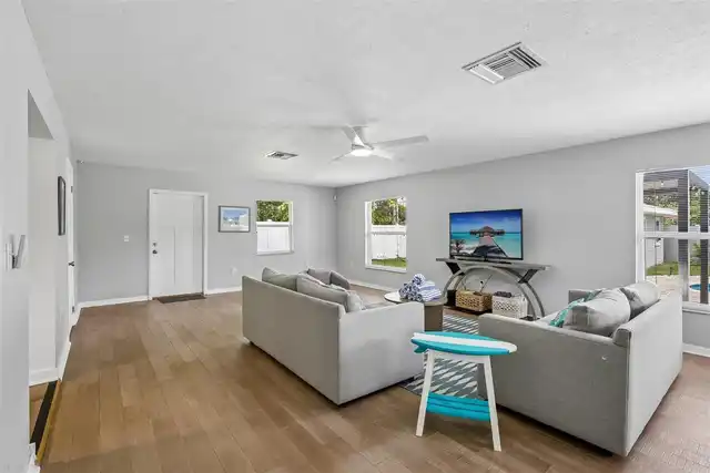 Listing Photo 9