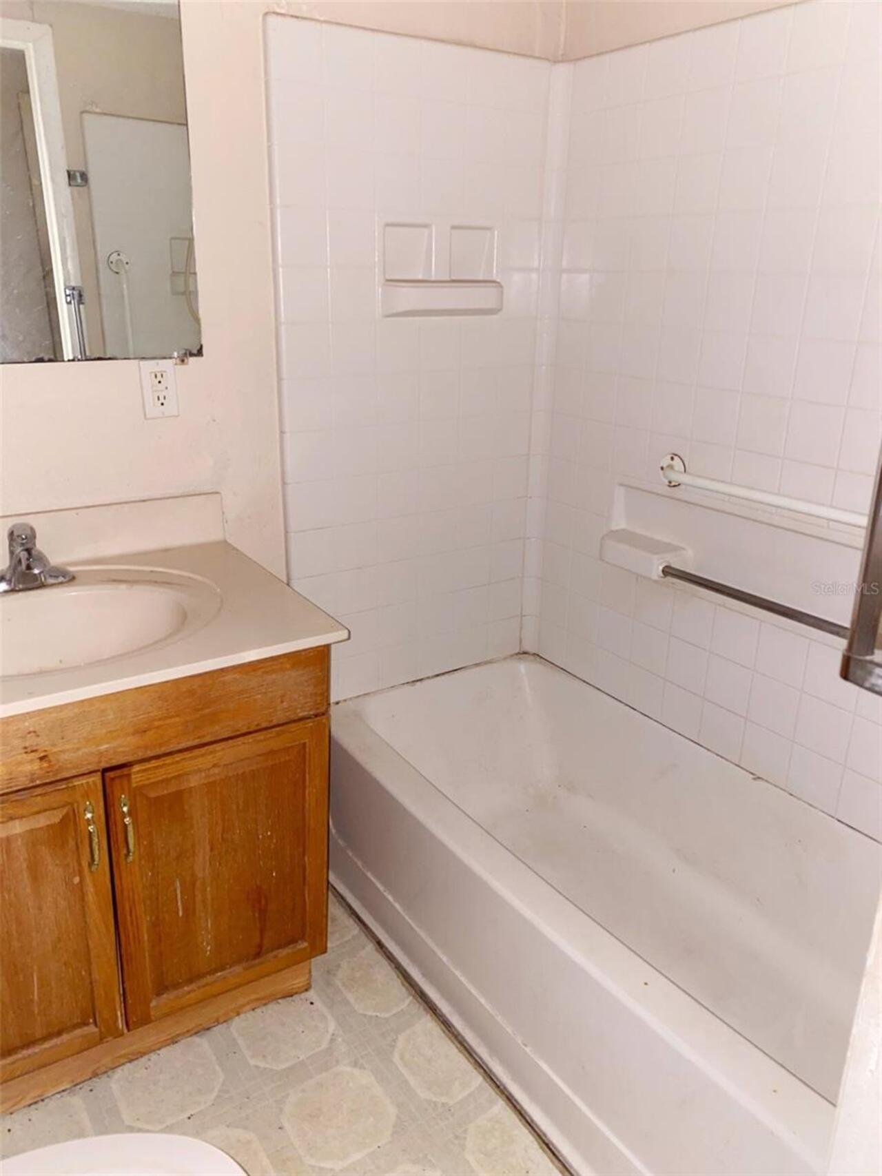 Listing Photo 12