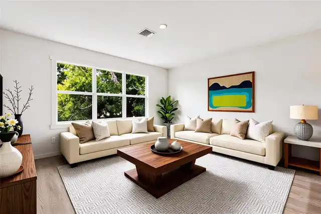 Listing Photo 12