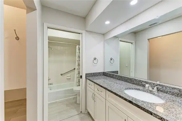 Listing Photo 12
