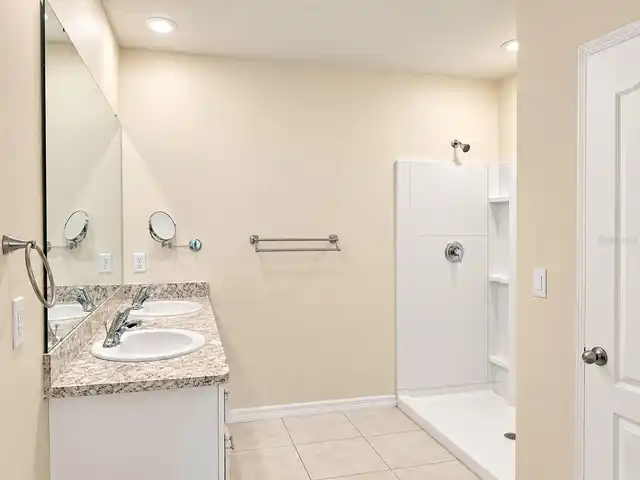 Listing Photo 9