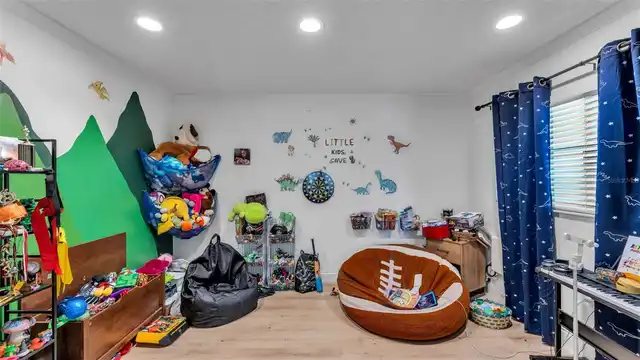 Listing Photo 11