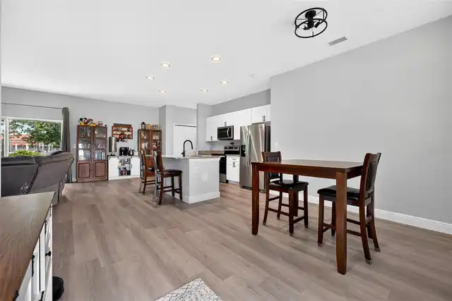 Listing Photo 8