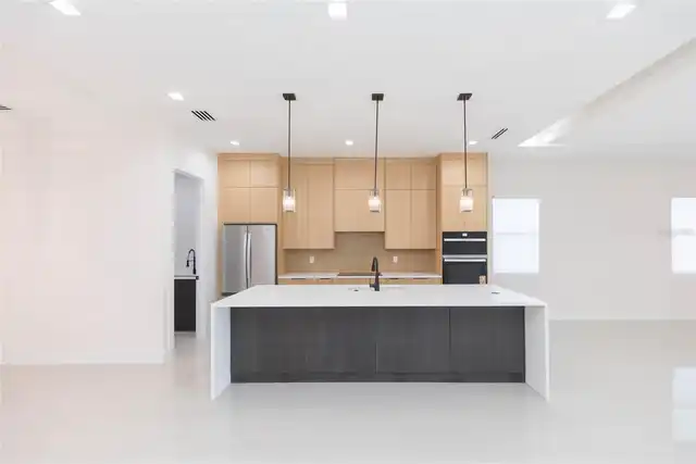 Listing Photo 9