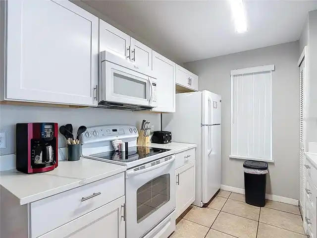 Listing Photo 9