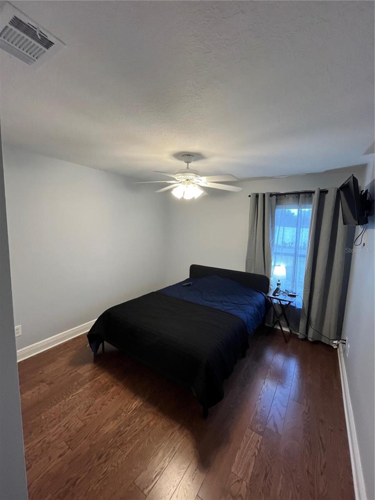 Listing Photo 12