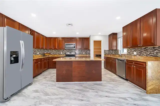 Listing Photo 8