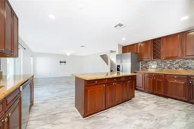 Listing Photo 9