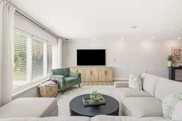 Listing Photo 17