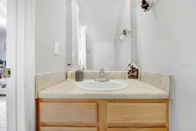 Listing Photo 12