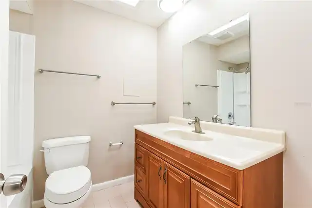 Listing Photo 12