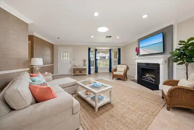 Listing Photo 11