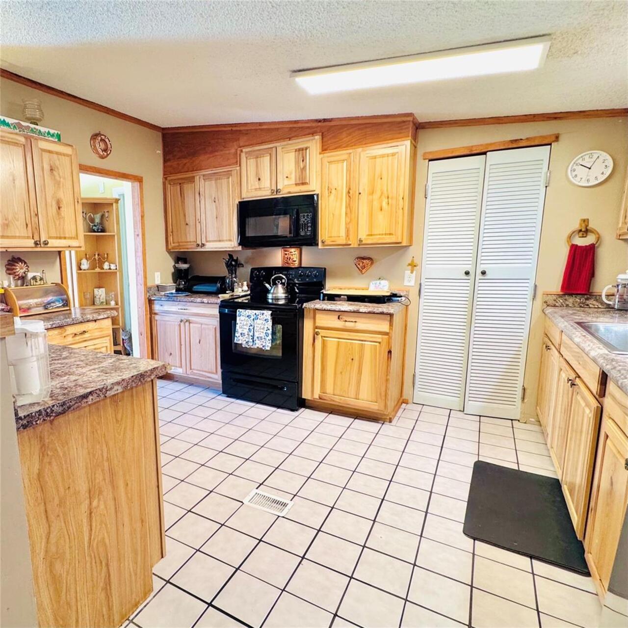 Listing Photo 9