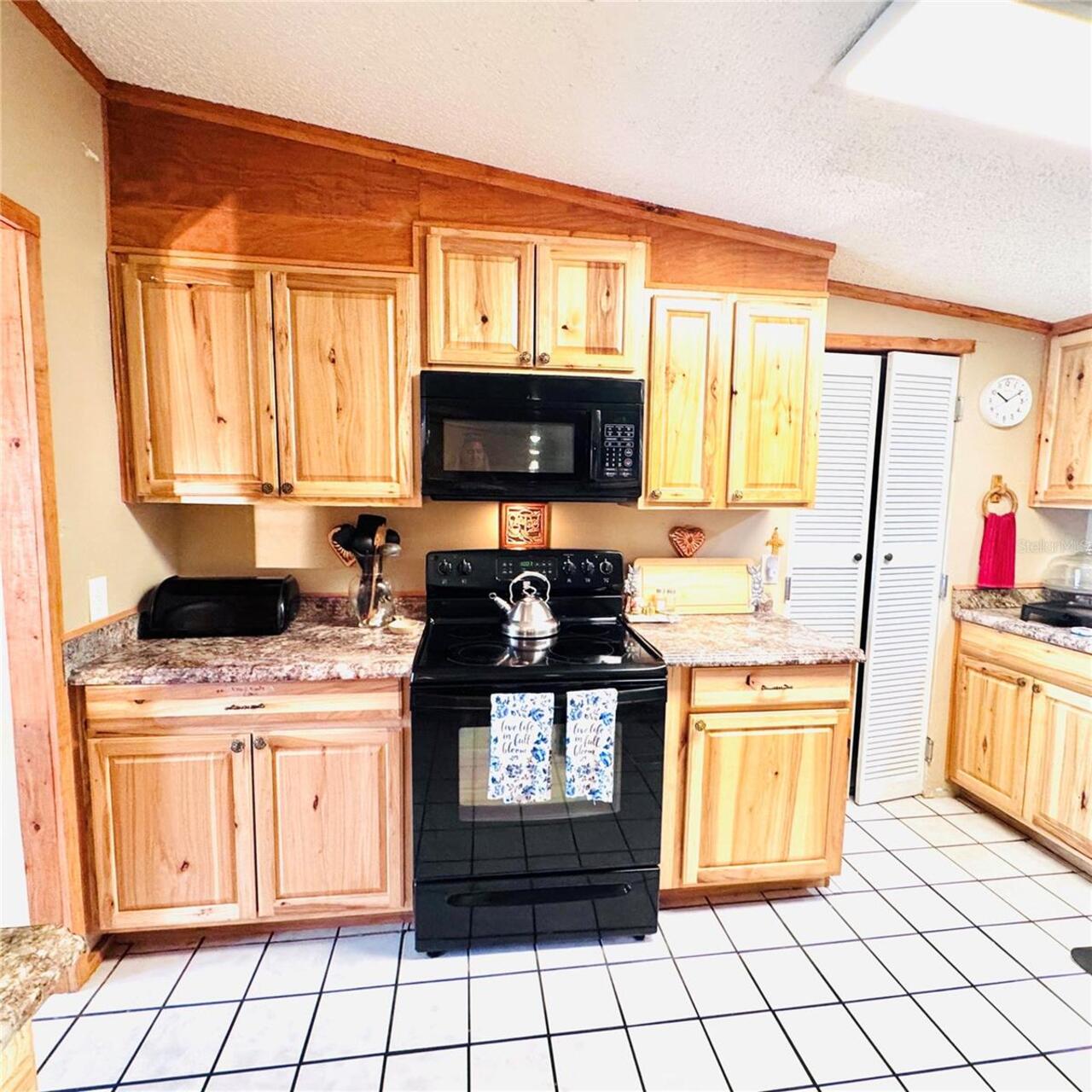 Listing Photo 10