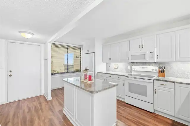Listing Photo 8