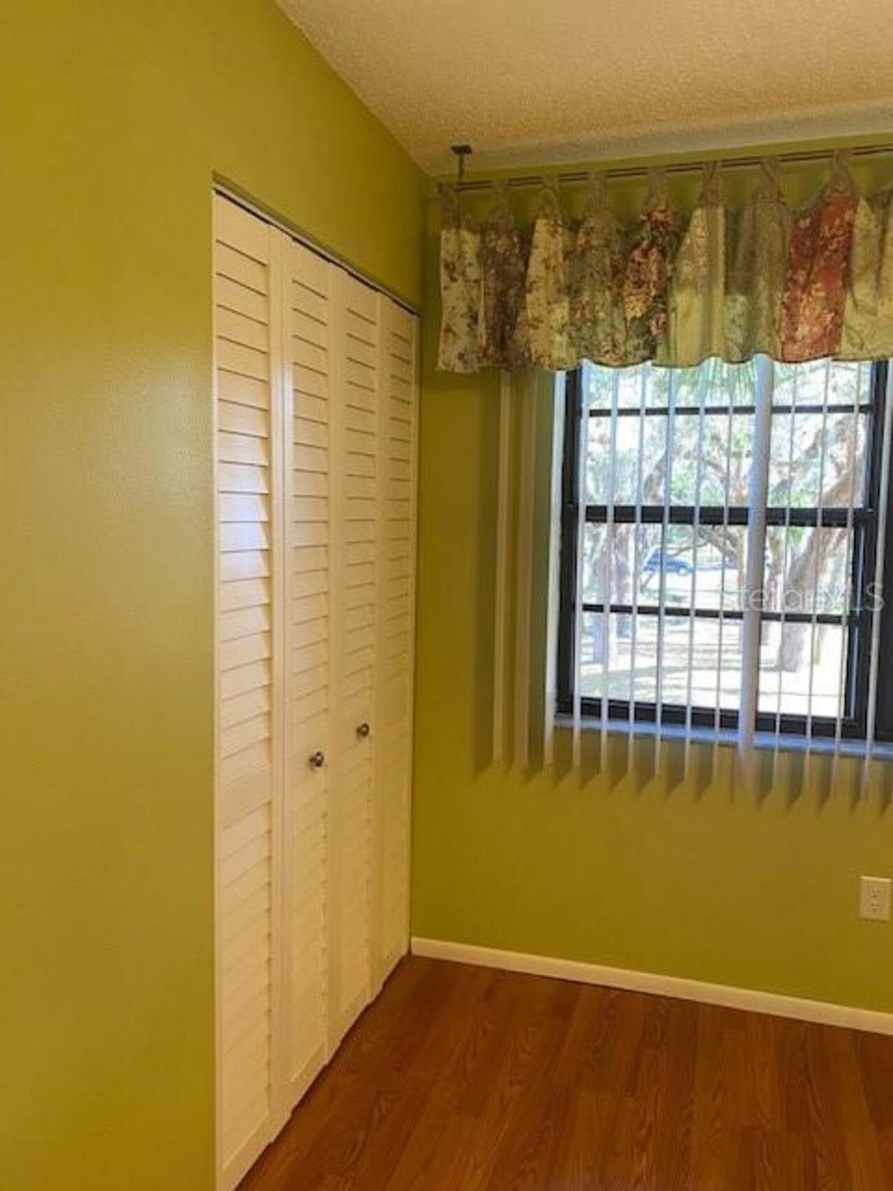 Listing Photo 12