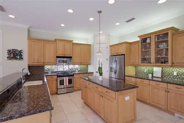 Listing Photo 11