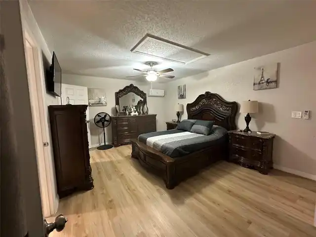 Listing Photo 12