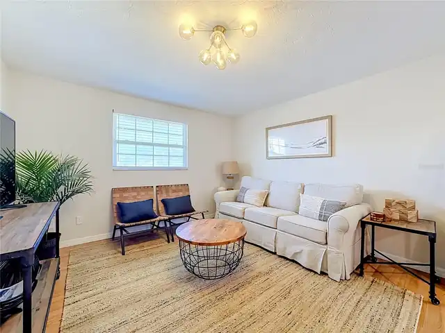 Listing Photo 14