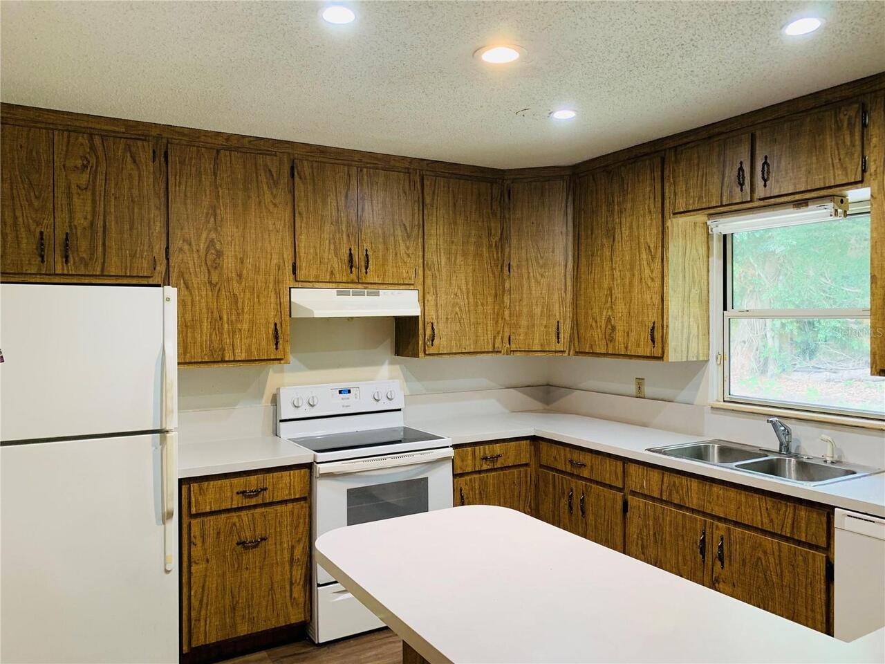 Listing Photo 12