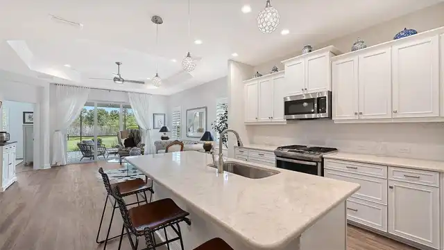 Listing Photo 10