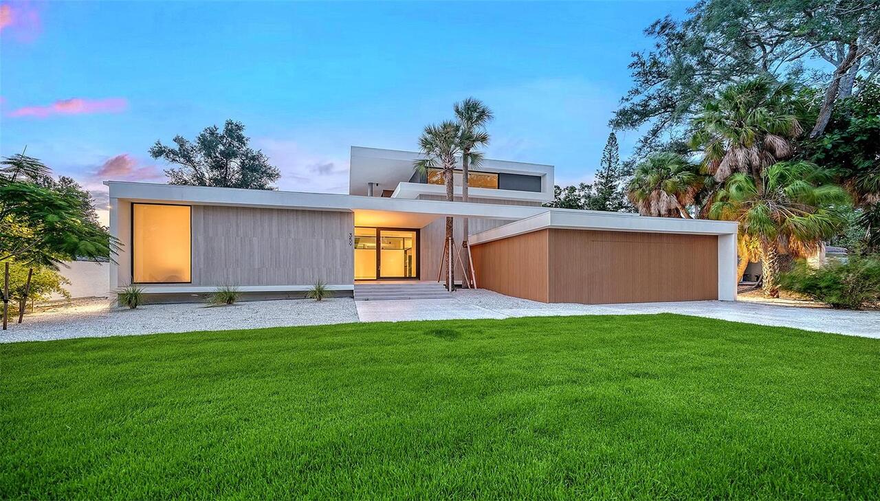 5BR, Home, 4BA, $4,950,000
Read More