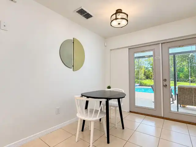 Listing Photo 12