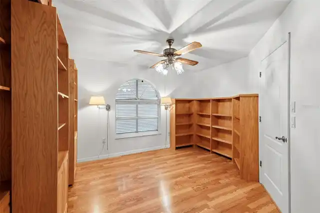 Listing Photo 11