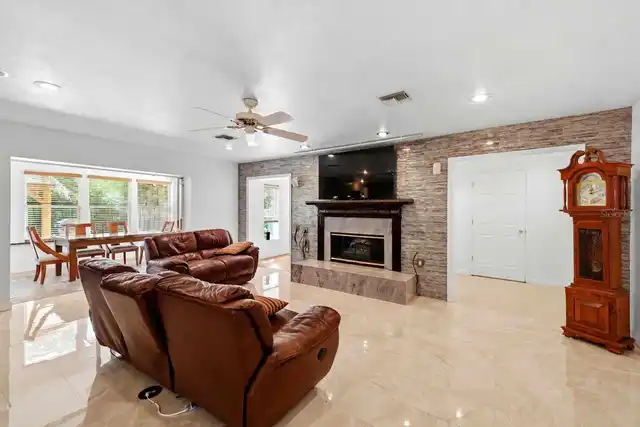 Listing Photo 14