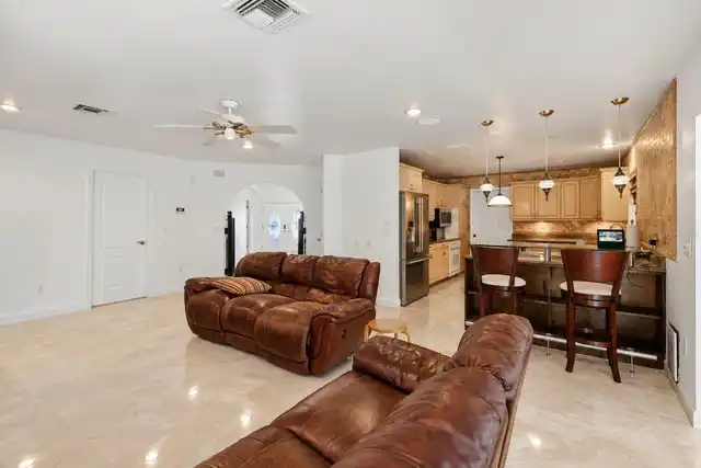 Listing Photo 16