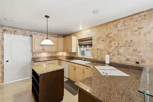 Listing Photo 19