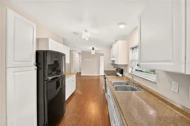 Listing Photo 14