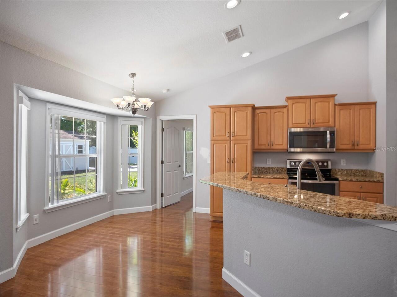 Listing Photo 8