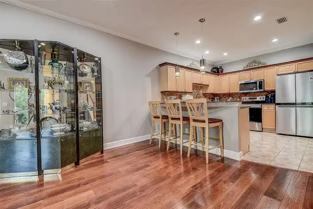 Listing Photo 9