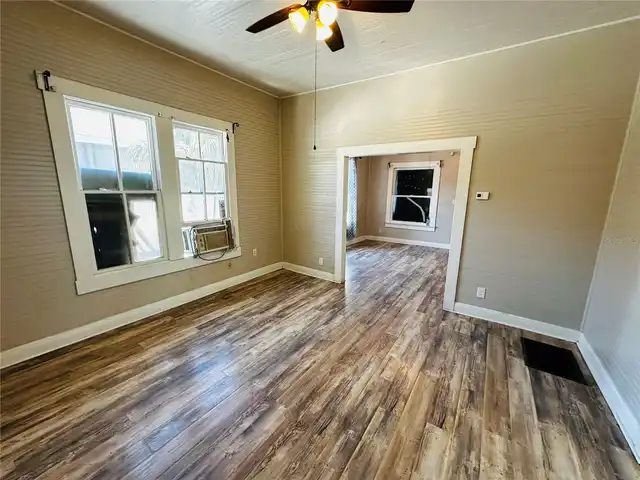 Listing Photo 9