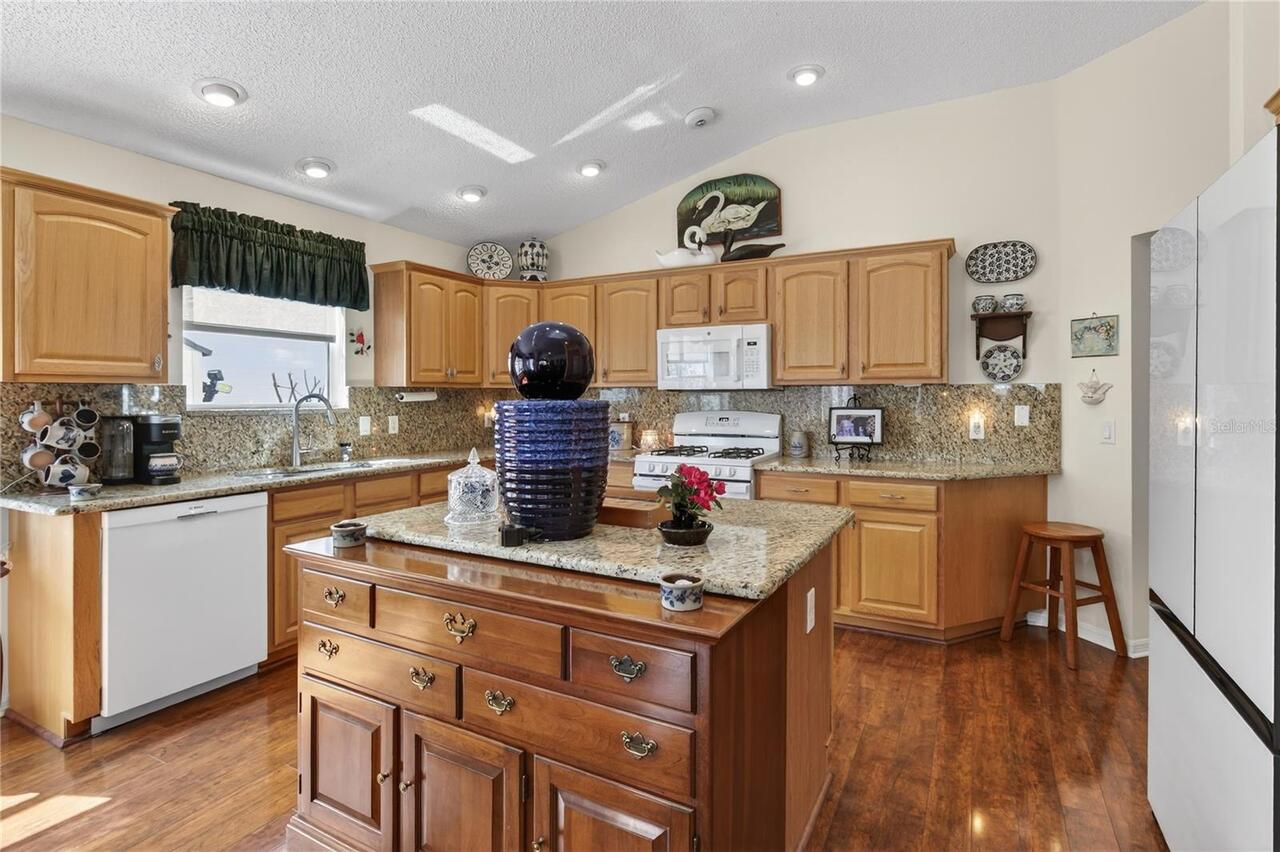 Listing Photo 12