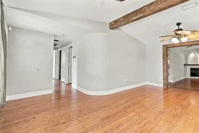 Listing Photo 12