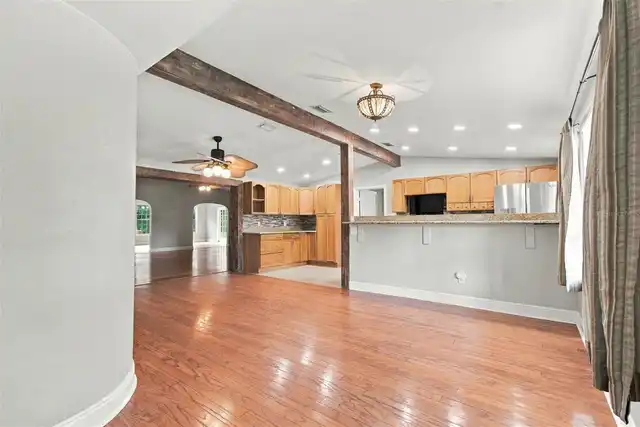 Listing Photo 14