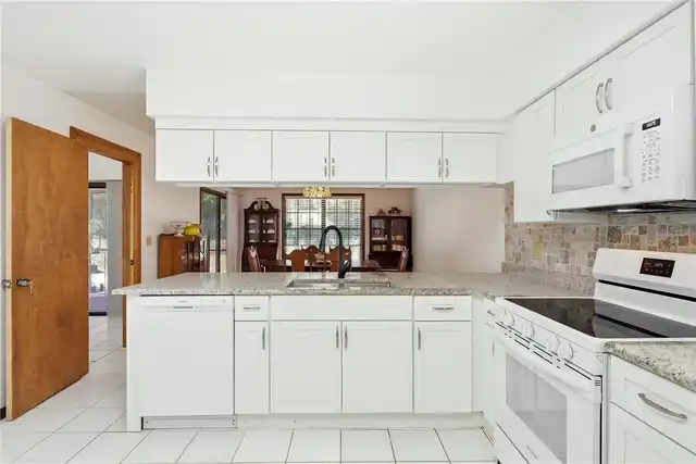 Listing Photo 14