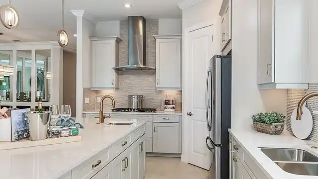 Listing Photo 8