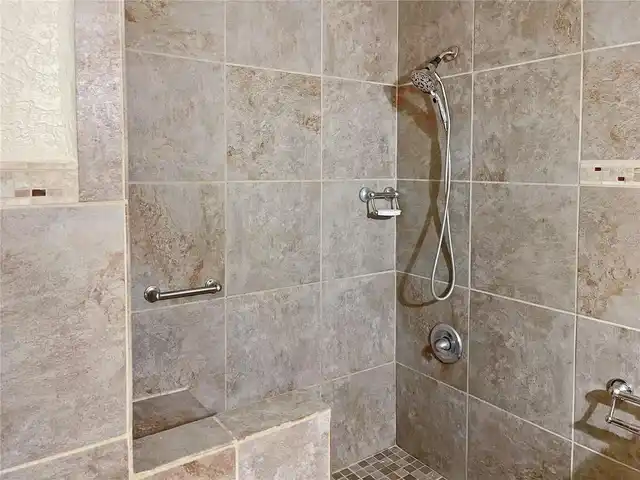 Listing Photo 11