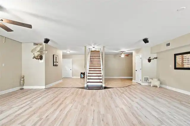 Listing Photo 11