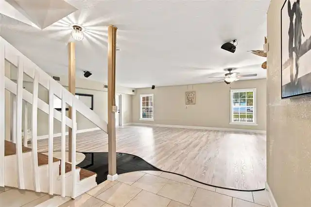 Listing Photo 12