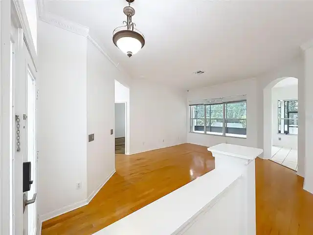 Listing Photo 17