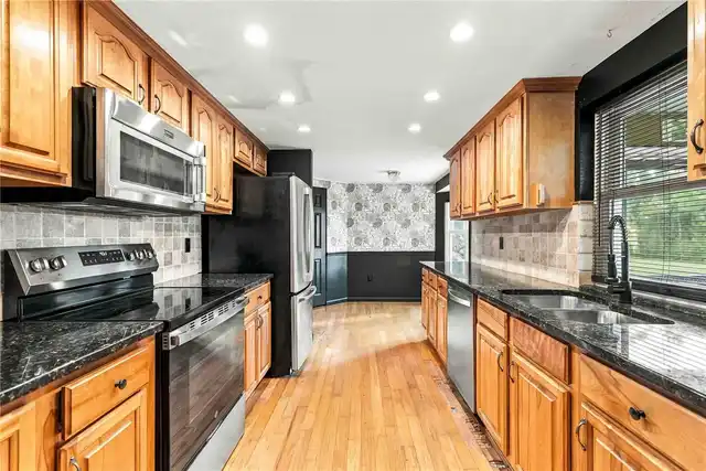Listing Photo 17