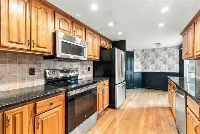 Listing Photo 18