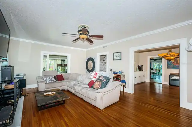 Listing Photo 11