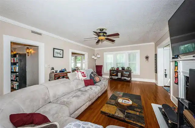 Listing Photo 12