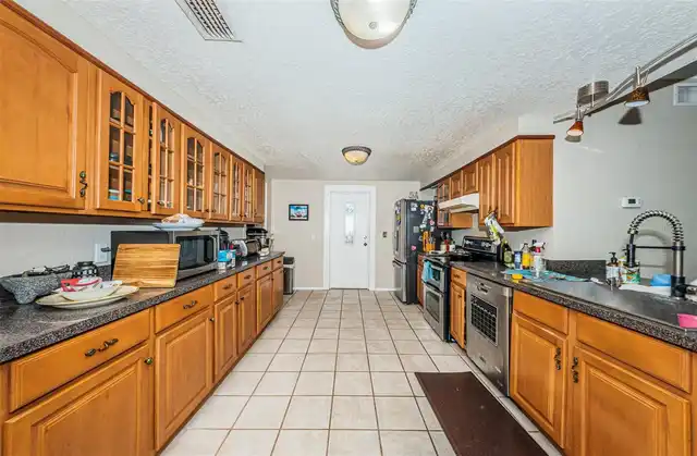 Listing Photo 18